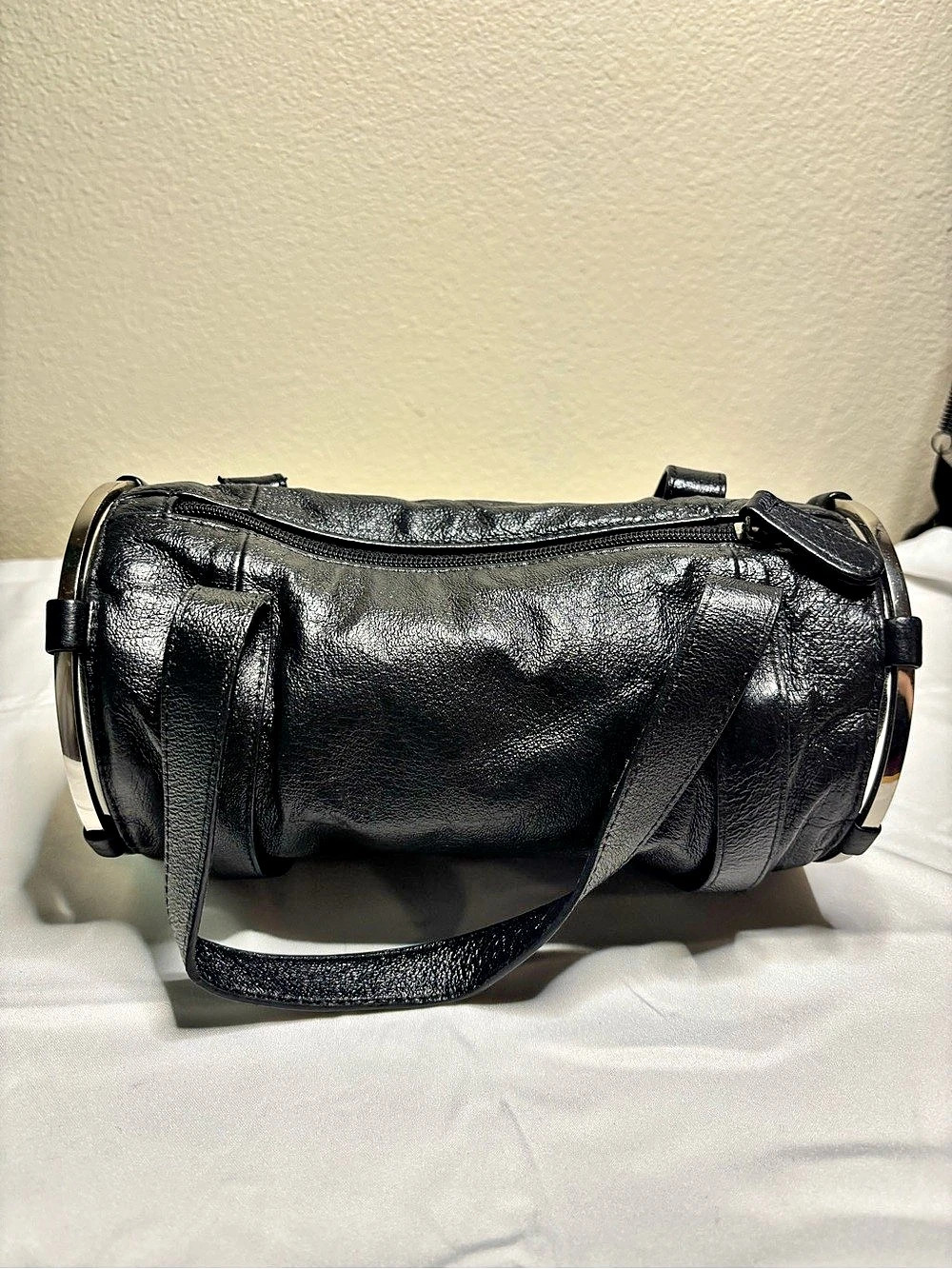 Wilson’s Leather Y2K Black Barrel Bag